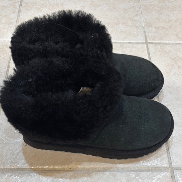 UGG Black Winter Boots with Plush Fur Trim - Picture 2 of 4